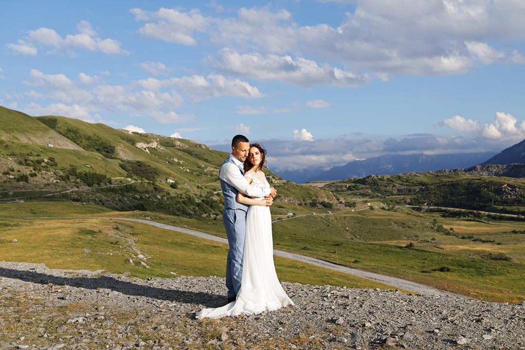 Simbolic wedding at mountain lake, Italian photographer.