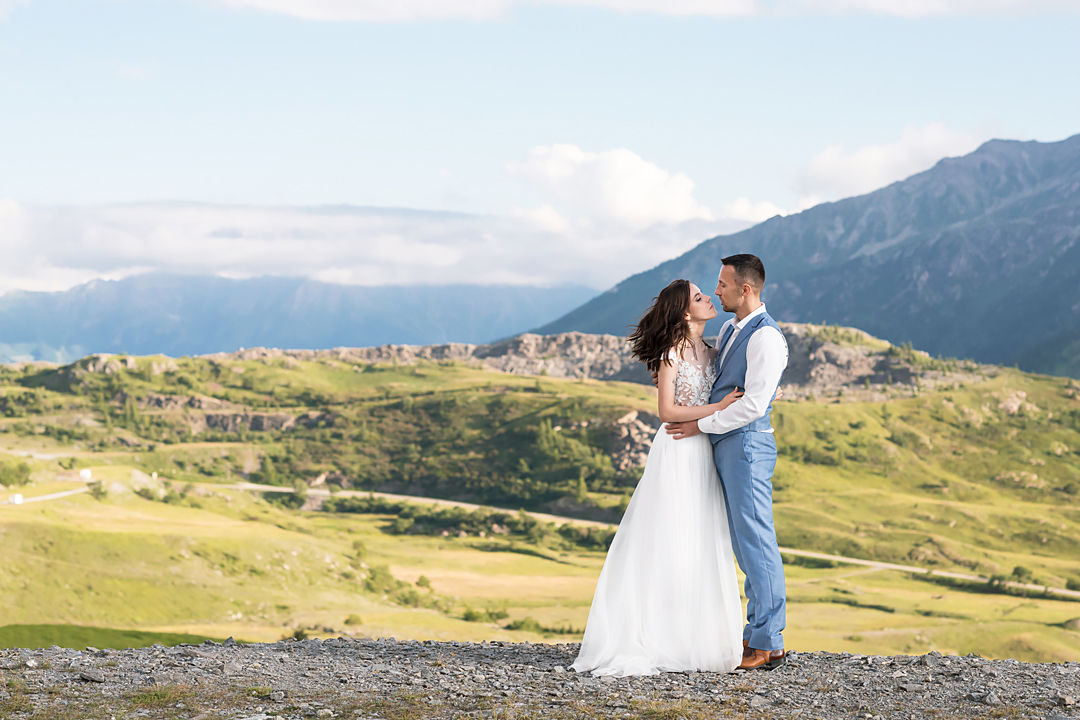 Simbolic wedding at mountain lake, Italian photographer.